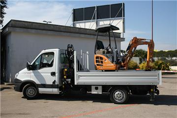 Iveco Daily 35s11 con gru e cassone fisso (VENDUTO)