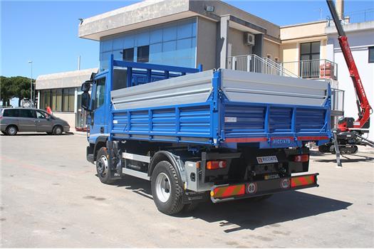 Iveco Eurocargo 75E18K con ribaltabile trilaterale passo 3105 mm (VENDUTO)