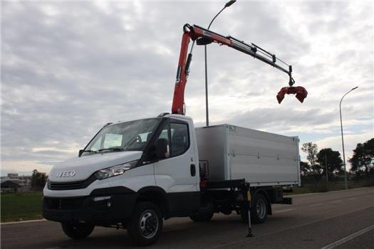 Iveco Daily con gru HC 38 A3, polipo a 4 pale, ribaltabile trilaterale avente passo 3750 mm (VENDUTO)