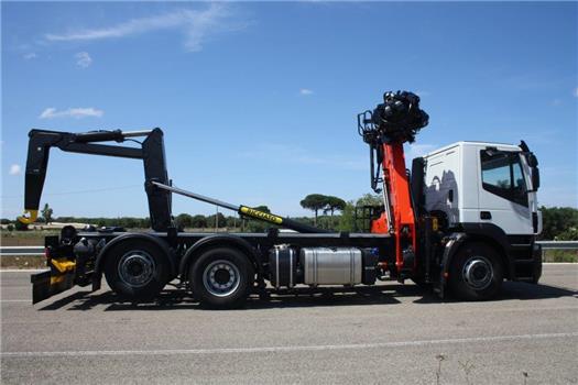 Camion allestito con gru e scarrabile Iveco Stralis AS 260S48 Y/PS (VENDUTO)