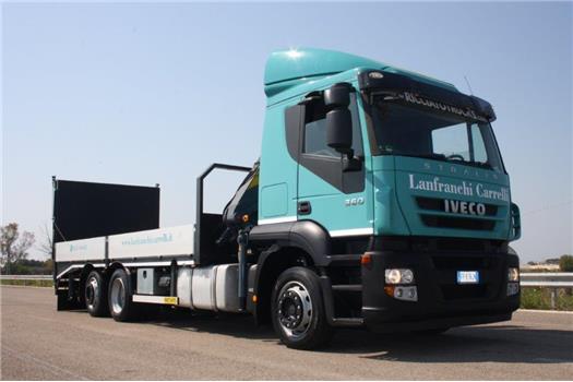 Iveco Stralis 260S36 allestito con gru EFFER 140/3S e cassone con Rampa di carico (VENDUTO)