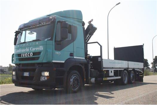 Iveco Stralis 260S36 allestito con gru EFFER 140/3S e cassone con Rampa di carico (VENDUTO)