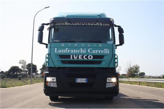 Iveco Stralis 260S36 allestito con gru EFFER 140/3S e cassone con Rampa di carico (VENDUTO)