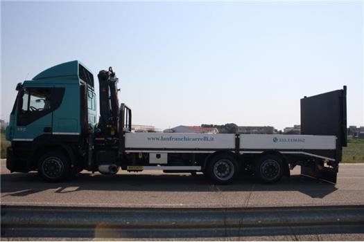 Iveco Stralis 260S36 allestito con gru EFFER 140/3S e cassone con Rampa di carico (VENDUTO)