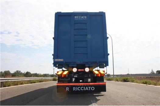 Iveco Stralis 260S42 allestito con impianto scarrabile (VENDUTO)