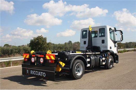 Iveco Eurocargo 120-220 con scarrabile Guimatrag T10 (VENDUTO)