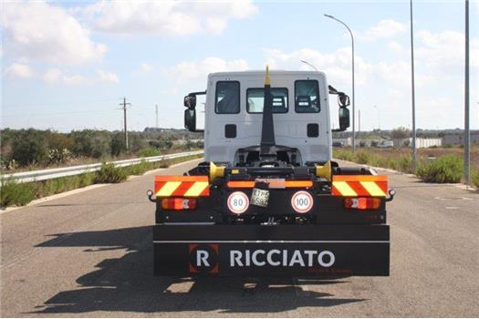 Iveco Eurocargo 120-220 con scarrabile Guimatrag T10 (VENDUTO)