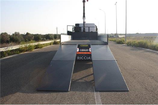 Iveco Eurotech 260E31 allestito con pianale fisso con rampe e gru HC 150 A3 (VENDUTO)