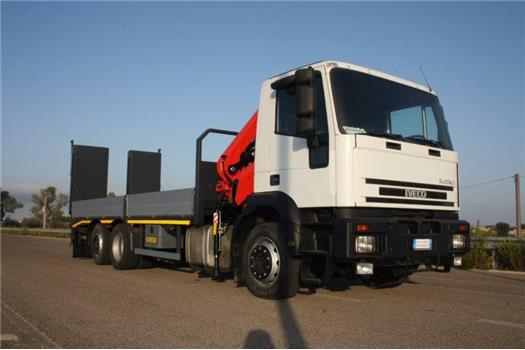 Iveco Eurotech 260E31 allestito con pianale fisso con rampe e gru HC 150 A3 (VENDUTO)