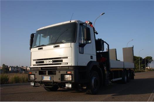 Iveco Eurotech 260E31 allestito con pianale fisso con rampe e gru HC 150 A3 (VENDUTO)