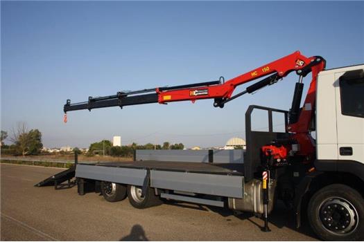 Iveco Eurotech 260E31 allestito con pianale fisso con rampe e gru HC 150 A3 (VENDUTO)