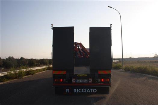 Iveco Eurotech 260E31 allestito con pianale fisso con rampe e gru HC 150 A3 (VENDUTO)