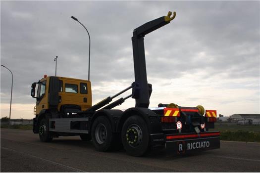 Iveco Stralis AD260S42Y/PS Euro 5 con gancio scarrabile (VENDUTO)