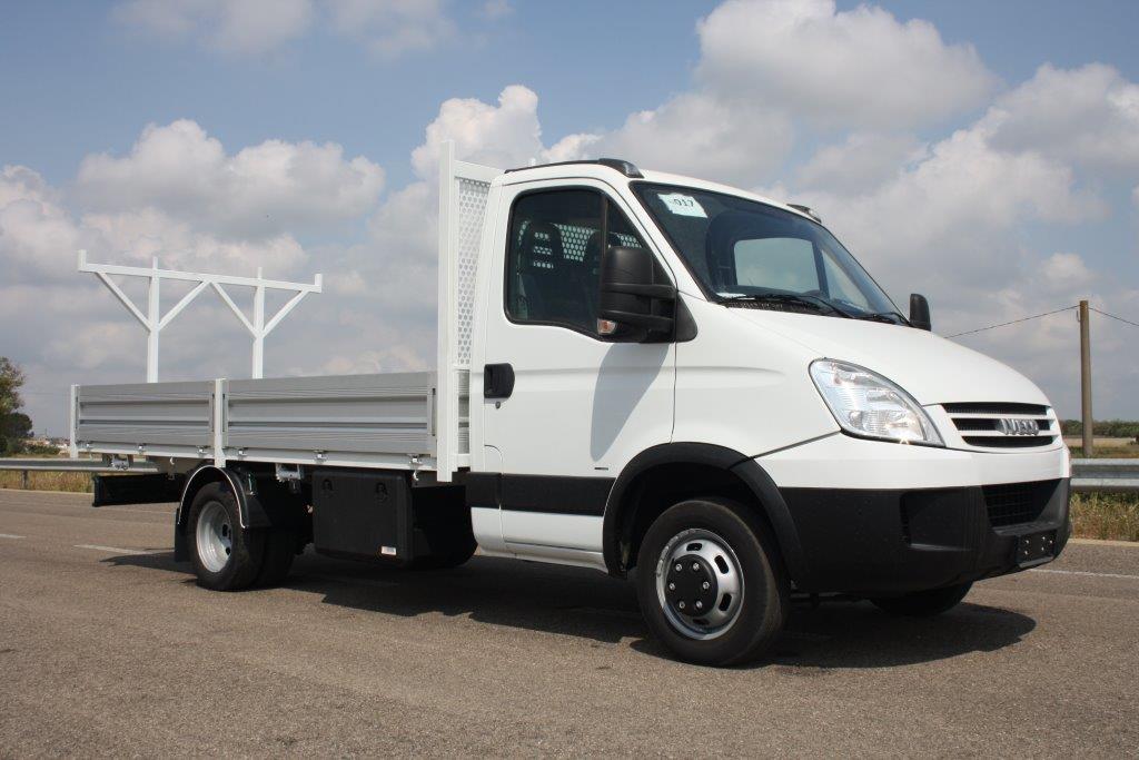 camion-allestito-con-cassone-fisso-iveco-daily-40c12